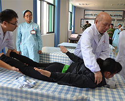 全国名老中医韦贵康教授赴田阳院区开展诊疗工作