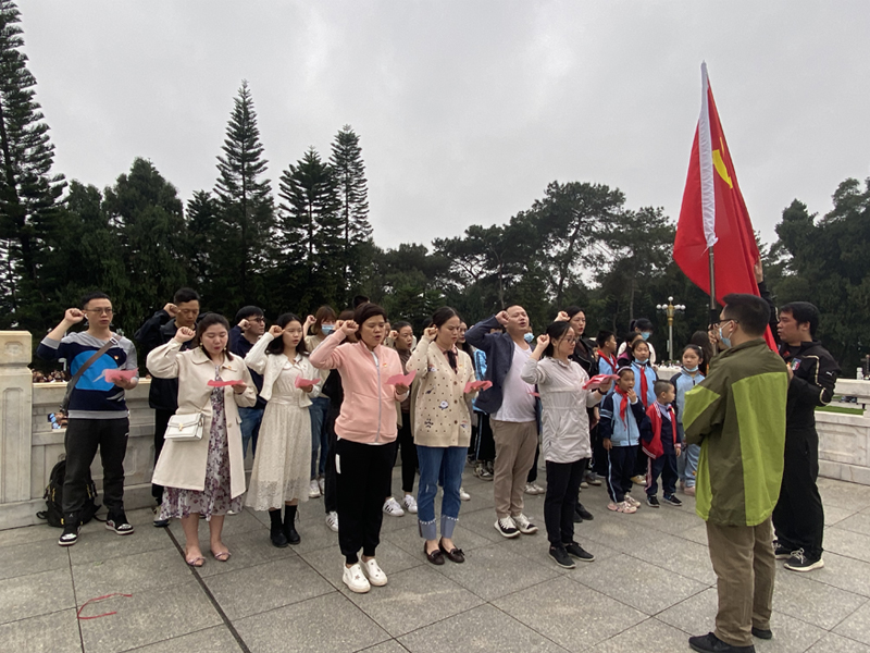 我院内科党总支第九党支部开展“缅怀革命先烈传承红色精神”主题活动