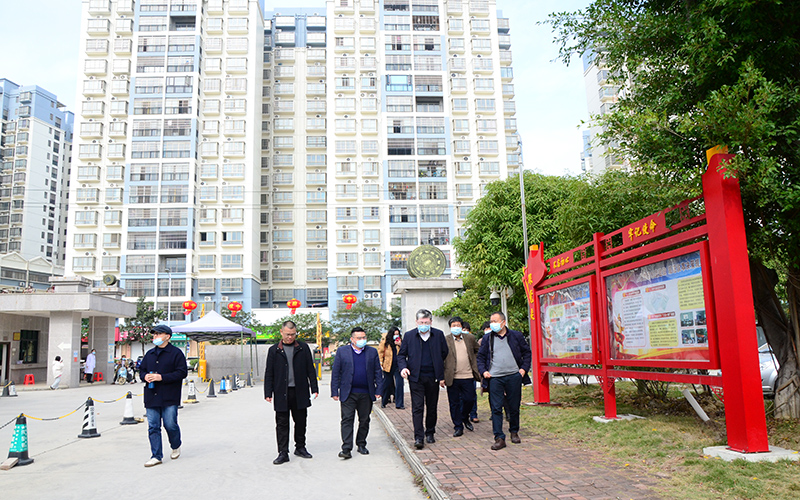 高宏君书记一行视察医院.jpg