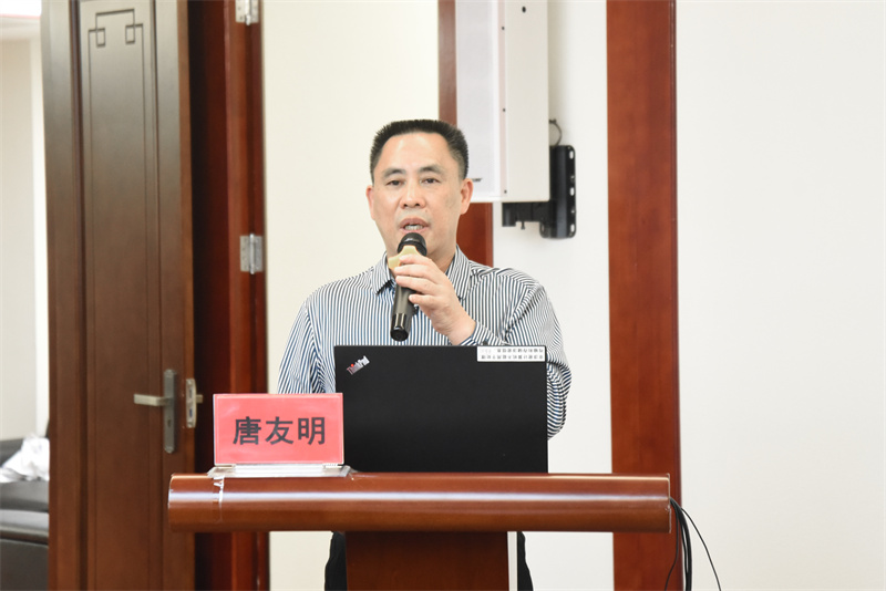 4医院院长唐友明作汇报.jpg 4医院院长唐友明作汇报.jpg