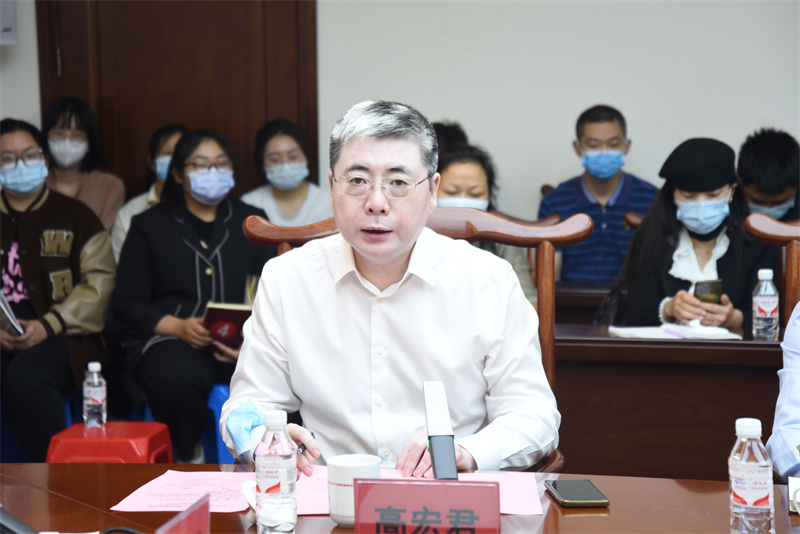 3医院党委书记高宏君讲话并主持会议.jpg 3医院党委书记高宏君讲话并主持会议.jpg