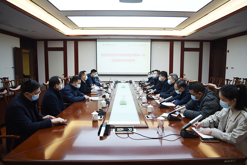 1座谈会上.jpg
