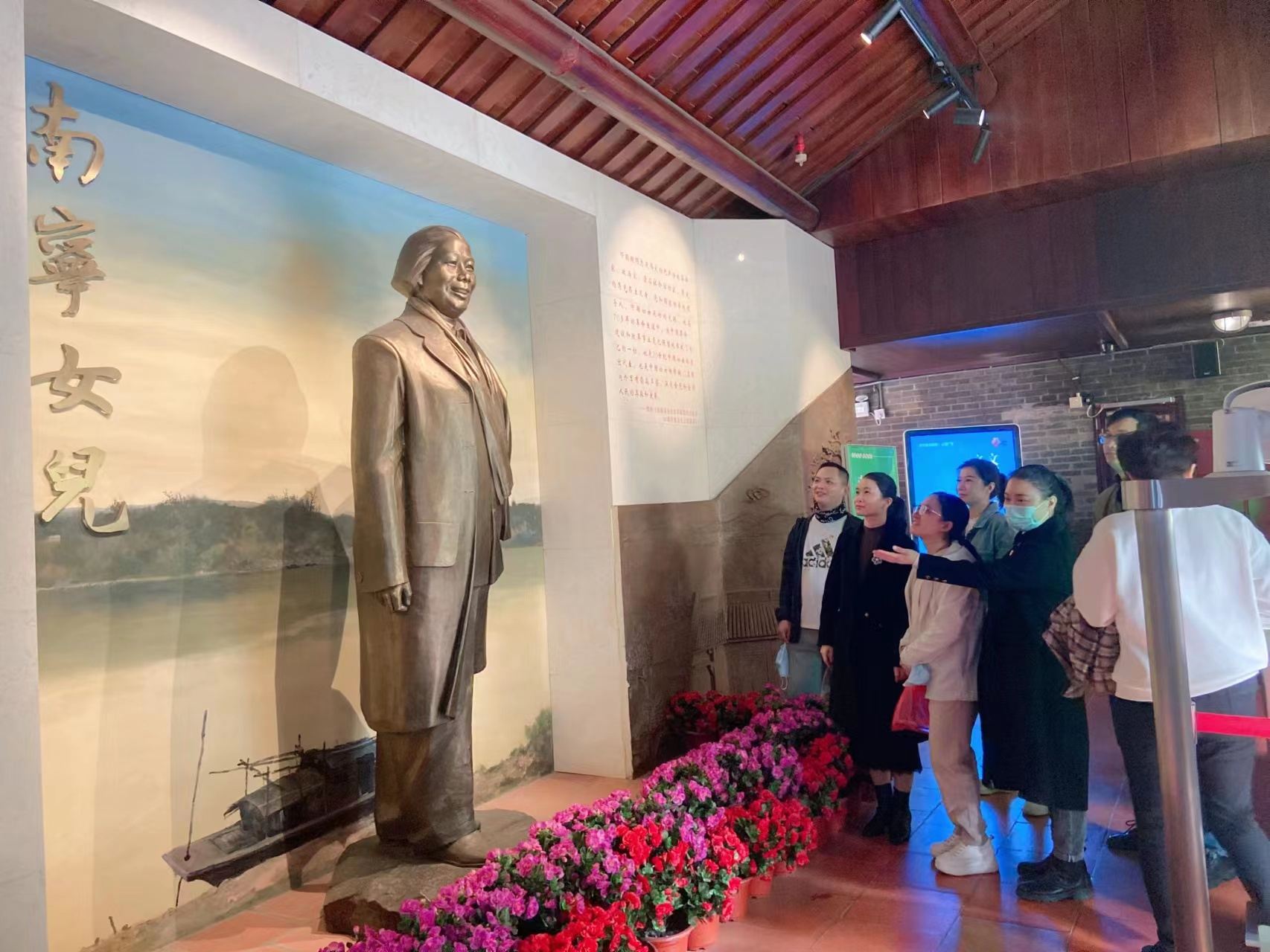 【学习二十大】弘扬伟大建党精神 传承红色理想信念 ——门急诊、健康管理第六党支部组织开展学习党的二十大精神主题党日活动