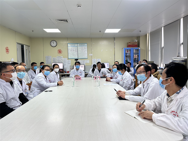 辨证实战传薪火 急危重症探良方——邓贤斌教授到瑞康医院开展查房暨讲座活动